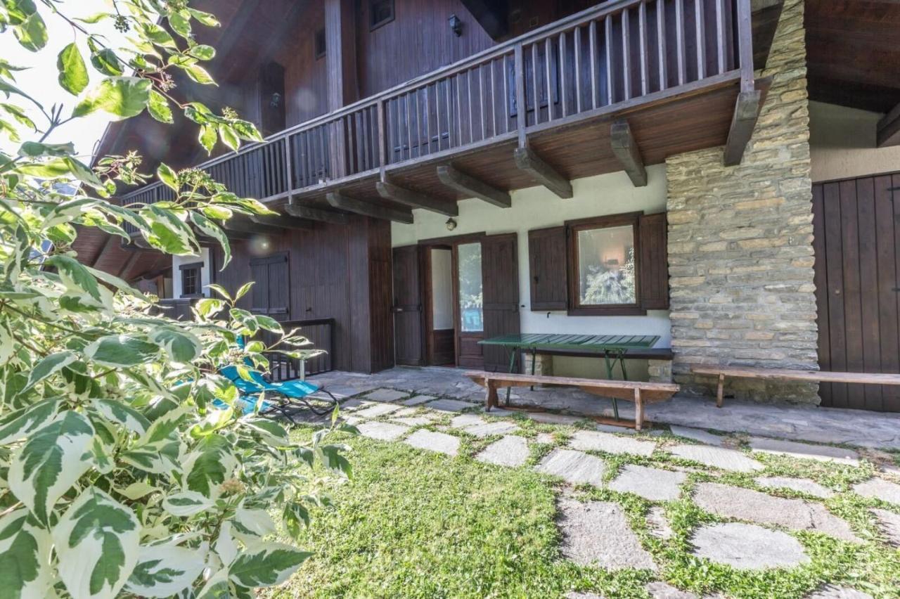 Altido Charming Apartments With Mountain Views And Green Backyard In Verrand Exterior photo