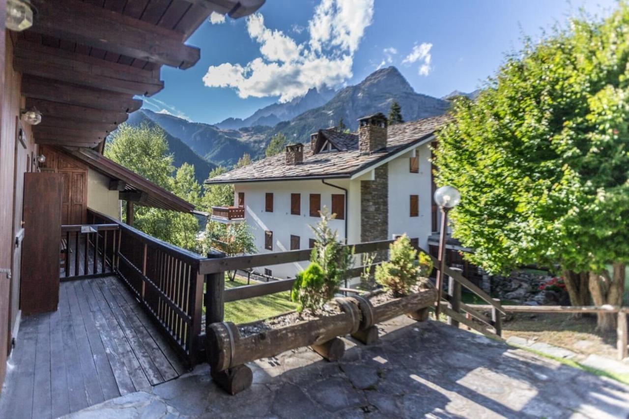 Altido Charming Apartments With Mountain Views And Green Backyard In Verrand Exterior photo
