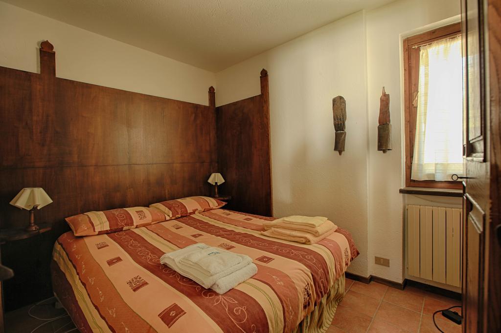 Altido Charming Apartments With Mountain Views And Green Backyard In Verrand Room photo
