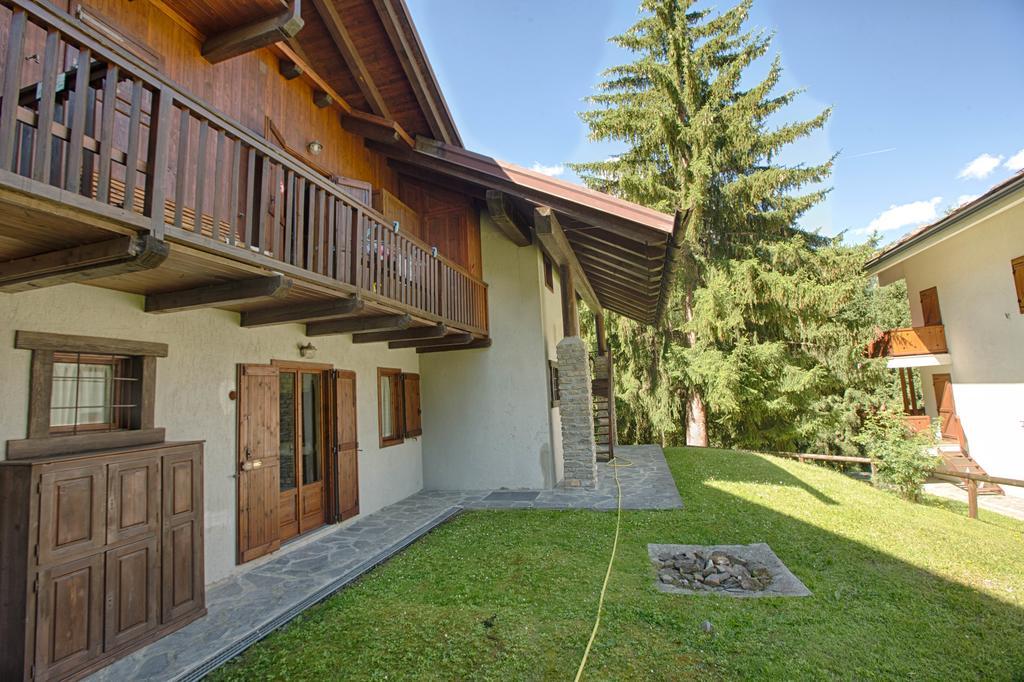 Altido Charming Apartments With Mountain Views And Green Backyard In Verrand Exterior photo