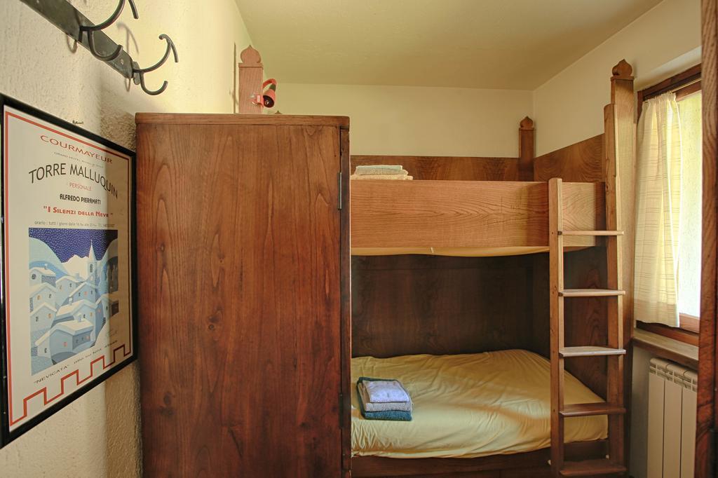 Altido Charming Apartments With Mountain Views And Green Backyard In Verrand Room photo