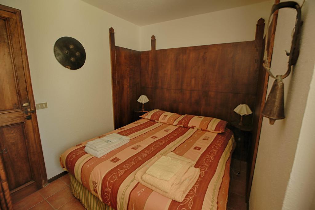 Altido Charming Apartments With Mountain Views And Green Backyard In Verrand Room photo