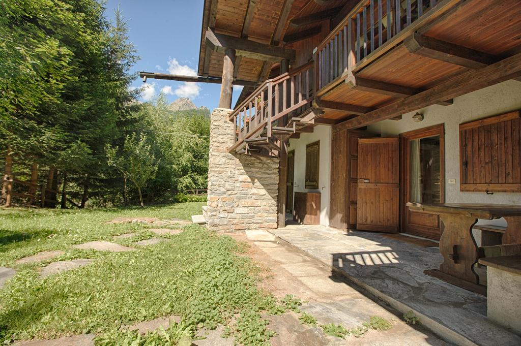 Altido Charming Apartments With Mountain Views And Green Backyard In Verrand Room photo