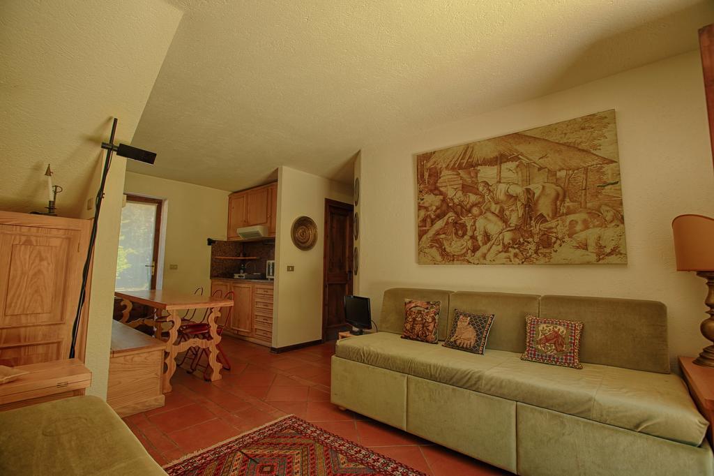 Altido Charming Apartments With Mountain Views And Green Backyard In Verrand Room photo
