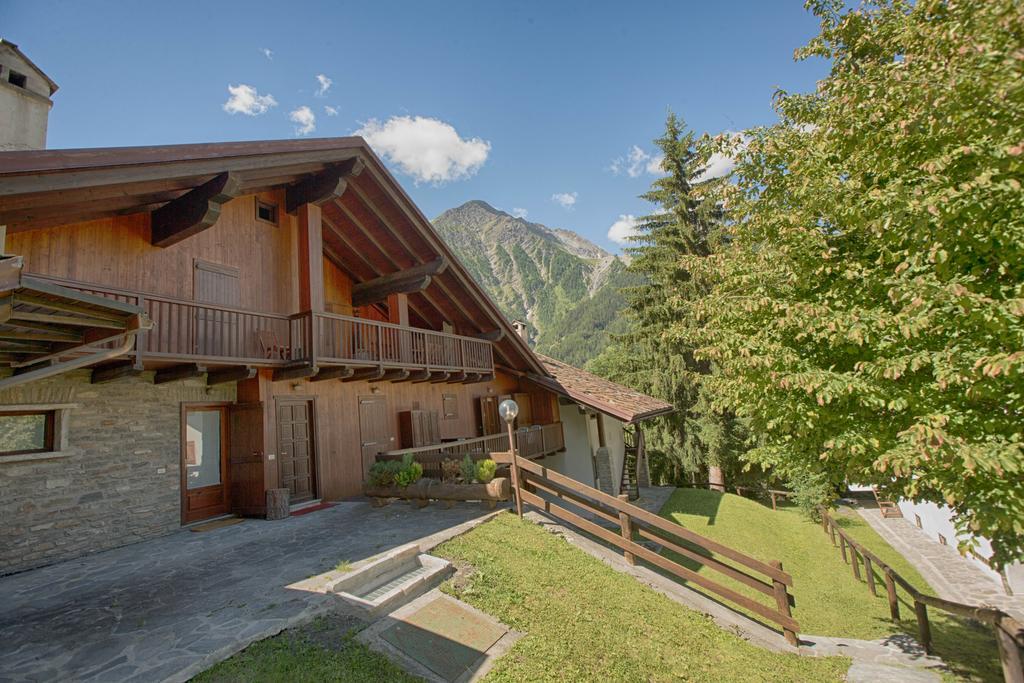 Altido Charming Apartments With Mountain Views And Green Backyard In Verrand Room photo